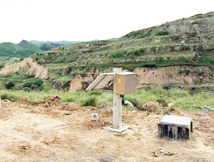 太鋼尖山鐵礦排土場使用固定式測斜儀在線監(jiān)... 